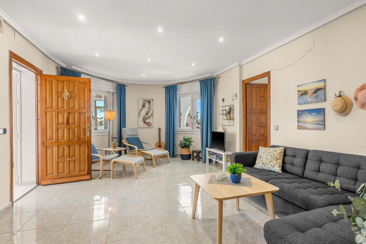 For sale - 5 Bedroom 3 Bathroom House - Detached Villa in Rojales - Ciudad Quesada  - Alicante