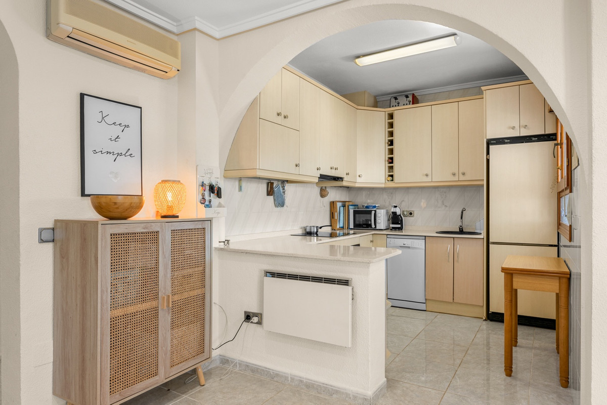 For sale - 5 Bedroom 3 Bathroom House - Detached Villa in Rojales - Ciudad Quesada  - Alicante