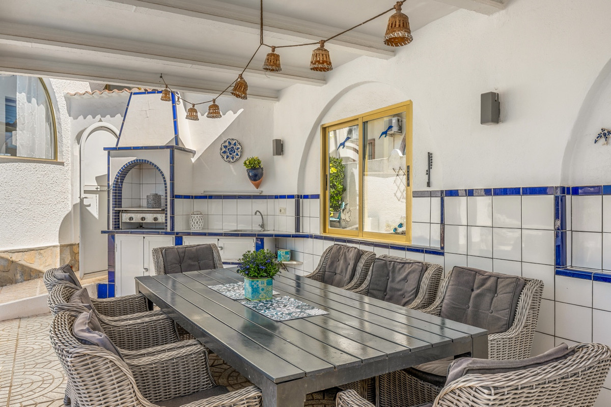 For sale - 5 Bedroom 3 Bathroom House - Detached Villa in Rojales - Ciudad Quesada  - Alicante