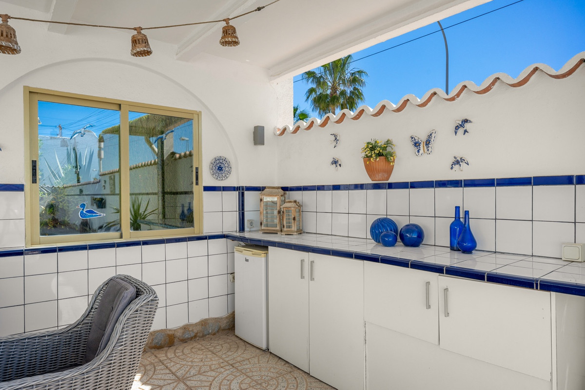 For sale - 5 Bedroom 3 Bathroom House - Detached Villa in Rojales - Ciudad Quesada  - Alicante