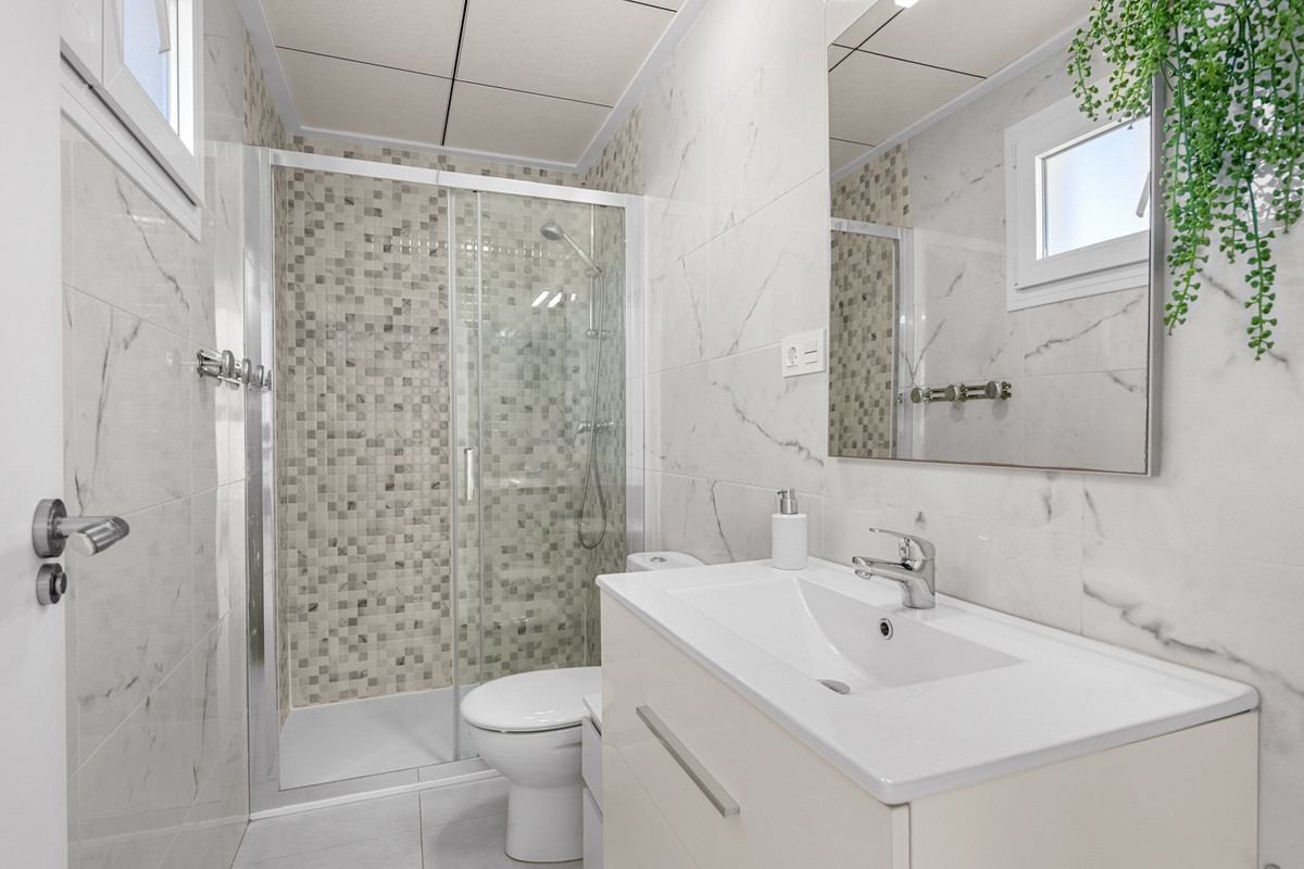 For sale - 5 Bedroom 3 Bathroom House - Detached Villa in Rojales - Ciudad Quesada  - Alicante