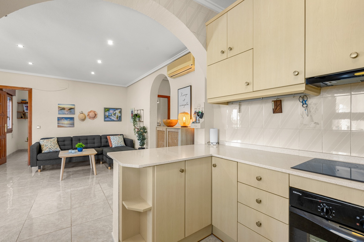 For sale - 5 Bedroom 3 Bathroom House - Detached Villa in Rojales - Ciudad Quesada  - Alicante