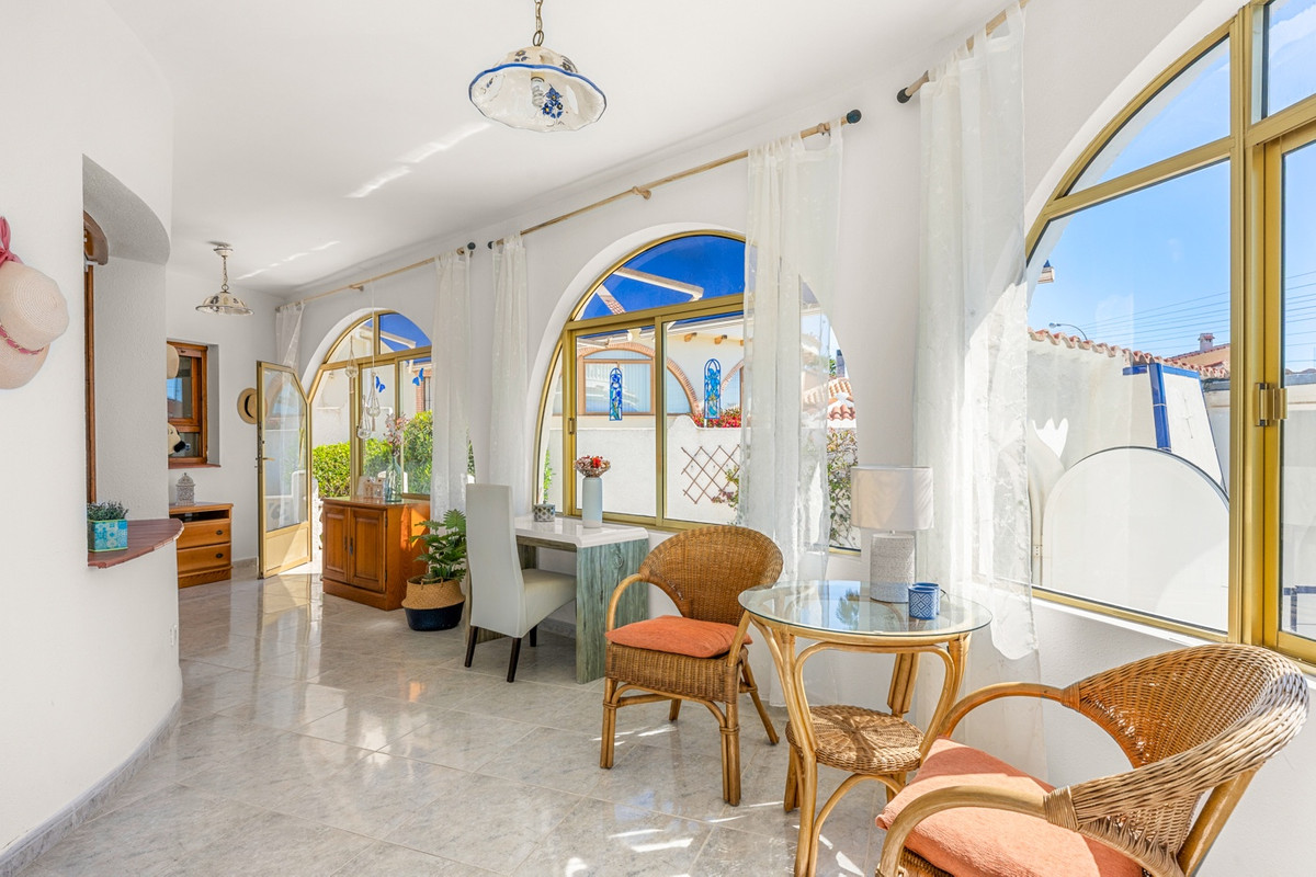 For sale - 5 Bedroom 3 Bathroom House - Detached Villa in Rojales - Ciudad Quesada  - Alicante