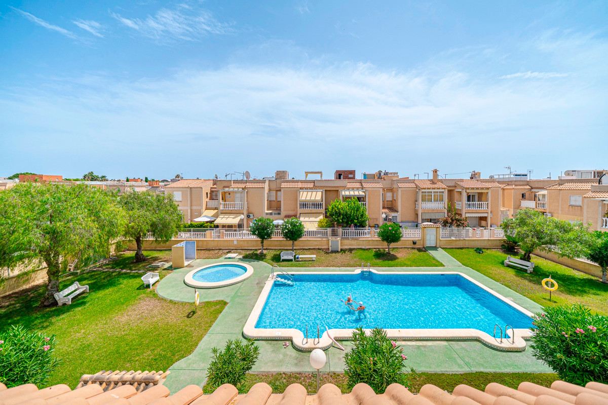 For sale - 2 Bedroom 1 Bathroom Apartment - Top Floor Apartment in Torrevieja - Torrevieja Centro  - Alicante