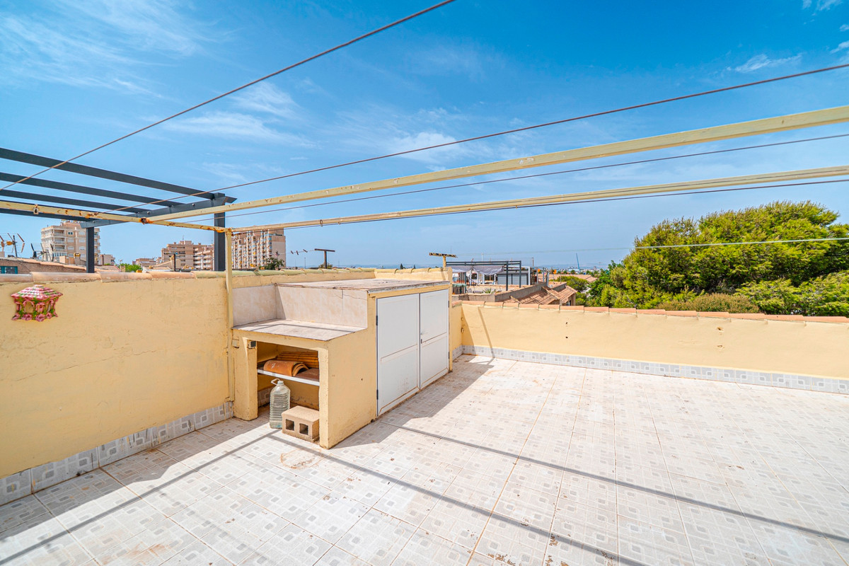 For sale - 2 Bedroom 1 Bathroom Apartment - Top Floor Apartment in Torrevieja - Torrevieja Centro  - Alicante