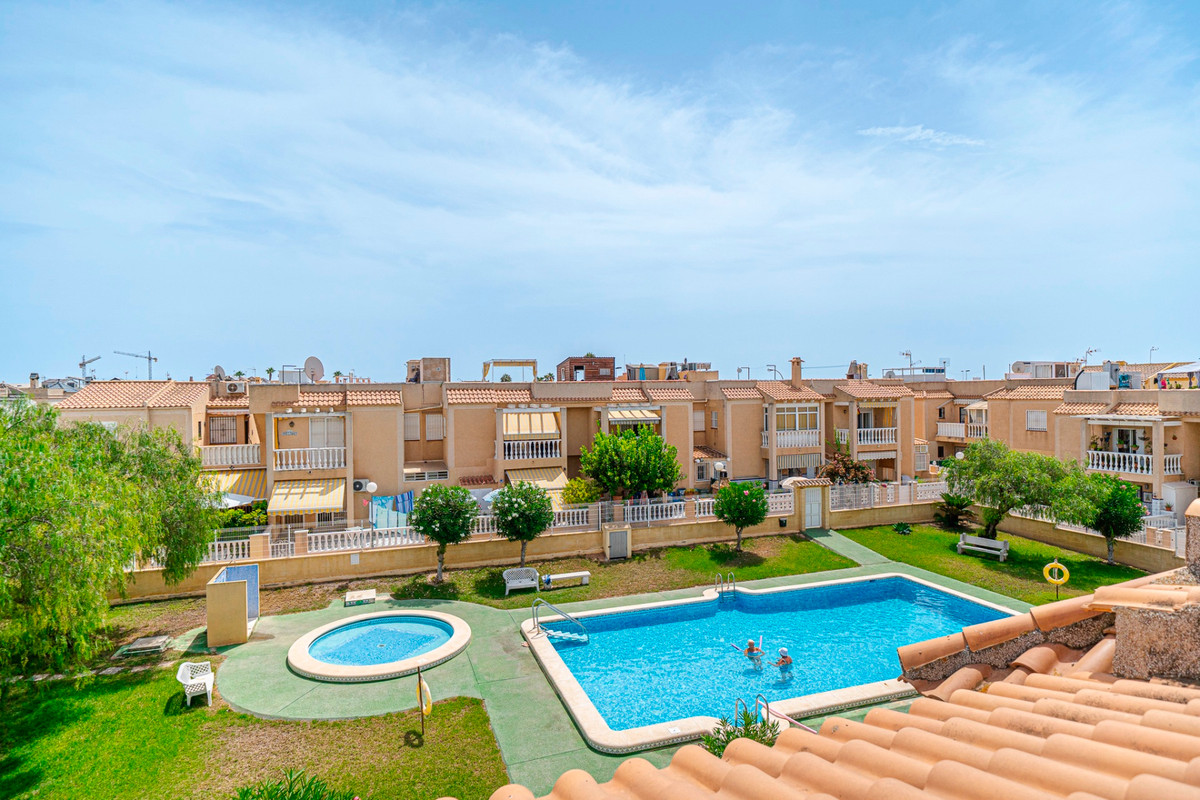 For sale - 2 Bedroom 1 Bathroom Apartment - Top Floor Apartment in Torrevieja - Torrevieja Centro  - Alicante