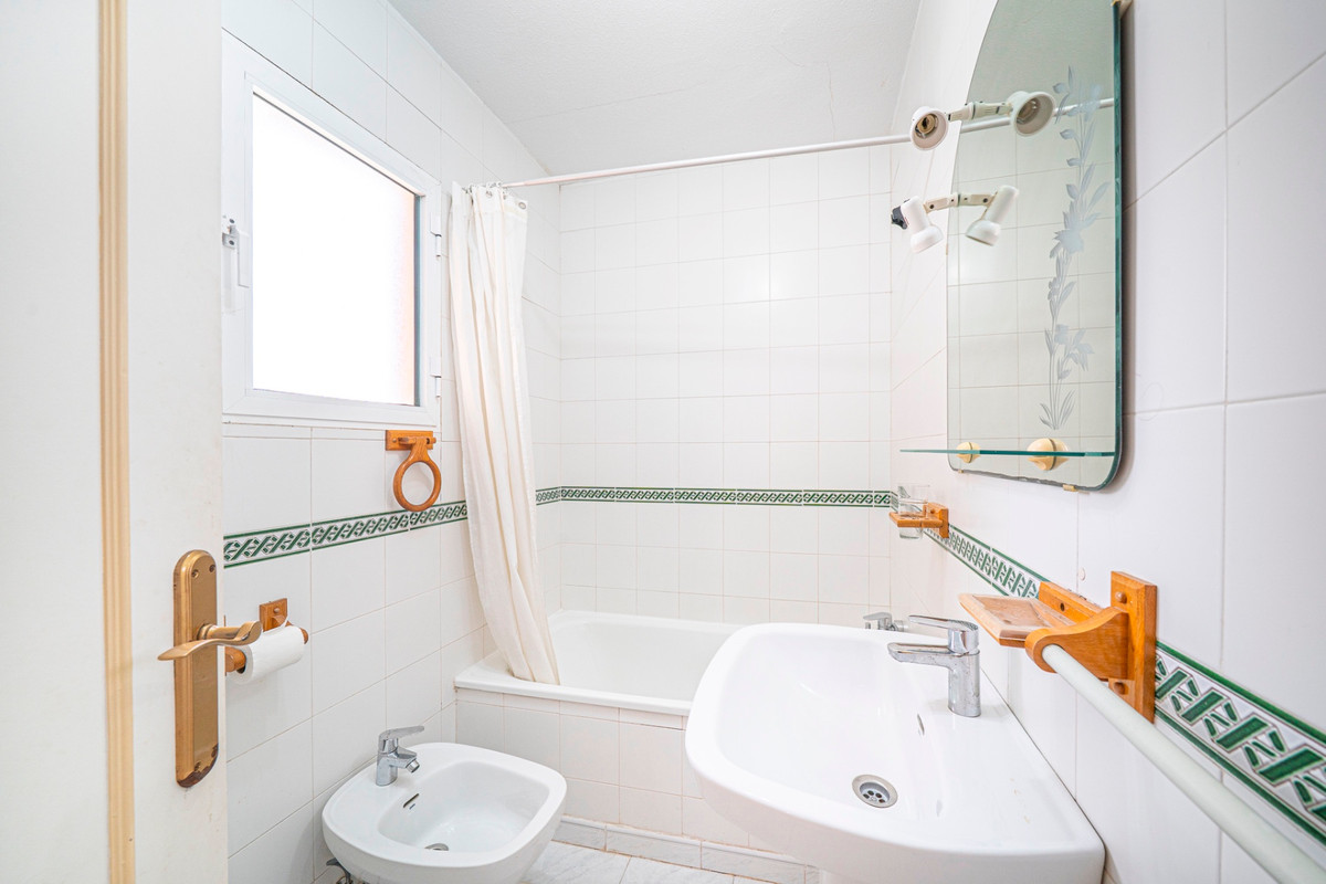 For sale - 2 Bedroom 1 Bathroom Apartment - Top Floor Apartment in Torrevieja - Torrevieja Centro  - Alicante