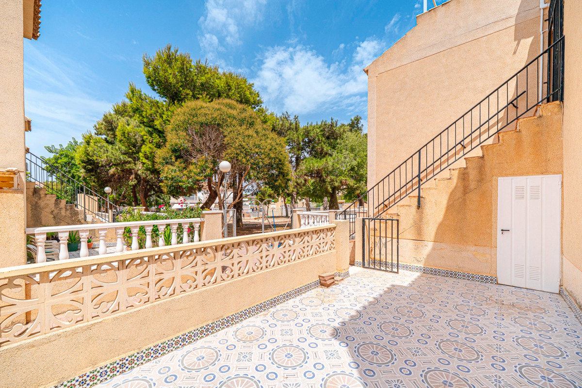 For sale - 2 Bedroom 1 Bathroom Apartment - Top Floor Apartment in Torrevieja - Torrevieja Centro  - Alicante