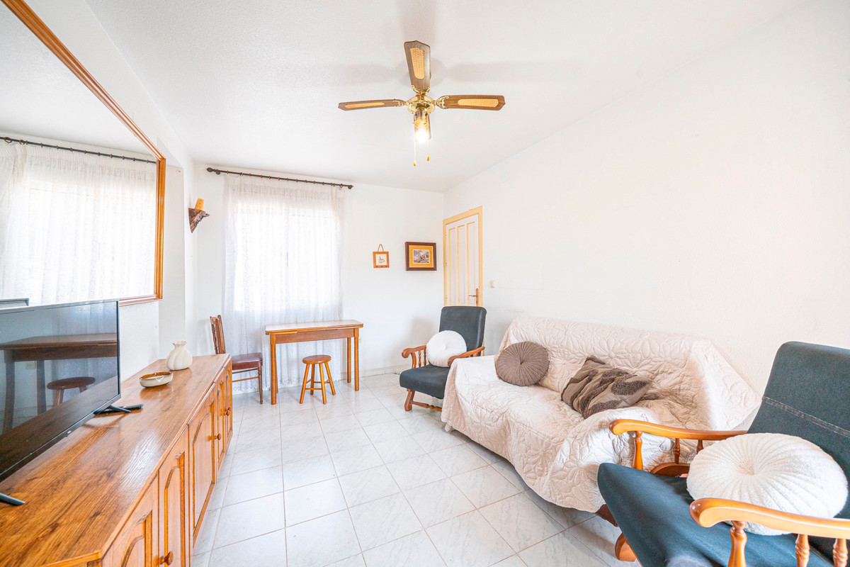 For sale - 2 Bedroom 1 Bathroom Apartment - Top Floor Apartment in Torrevieja - Torrevieja Centro  - Alicante