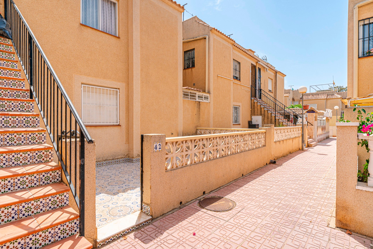 For sale - 2 Bedroom 1 Bathroom Apartment - Top Floor Apartment in Torrevieja - Torrevieja Centro  - Alicante
