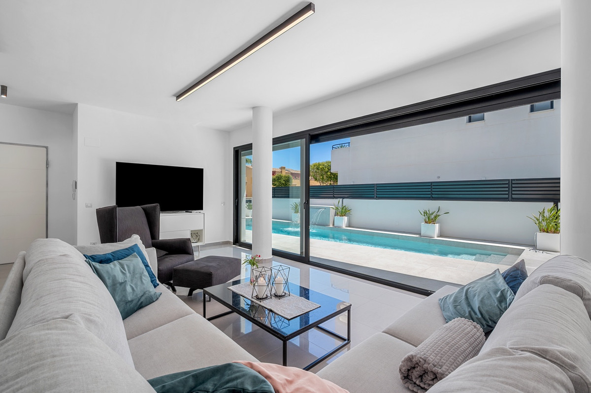 For sale - 4 Bedroom 3 Bathroom House - Detached Villa in Guardamar del Segura - Guardamar del Segura Centro  - Alicante
