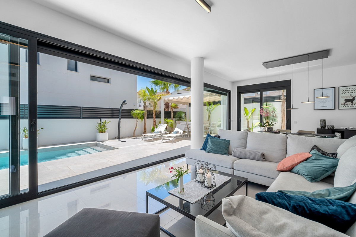 For sale - 4 Bedroom 3 Bathroom House - Detached Villa in Guardamar del Segura - Guardamar del Segura Centro  - Alicante