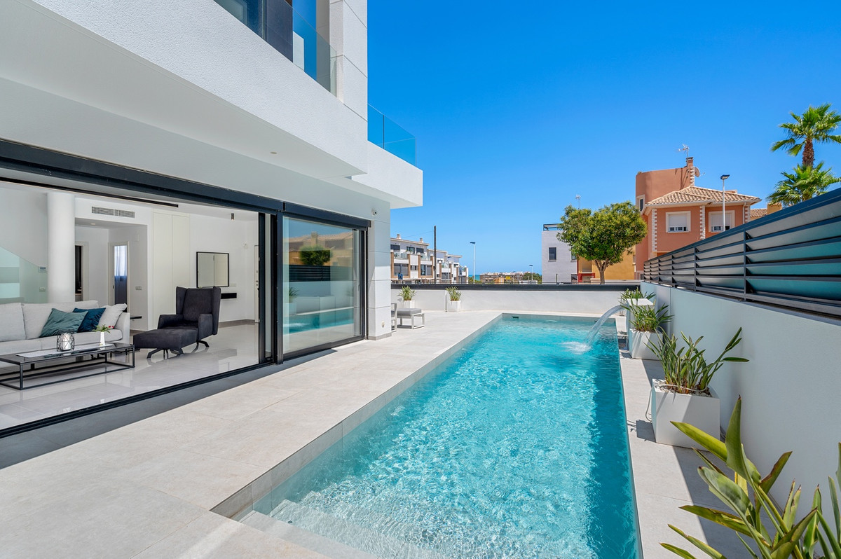For sale - 4 Bedroom 3 Bathroom House - Detached Villa in Guardamar del Segura - Guardamar del Segura Centro  - Alicante