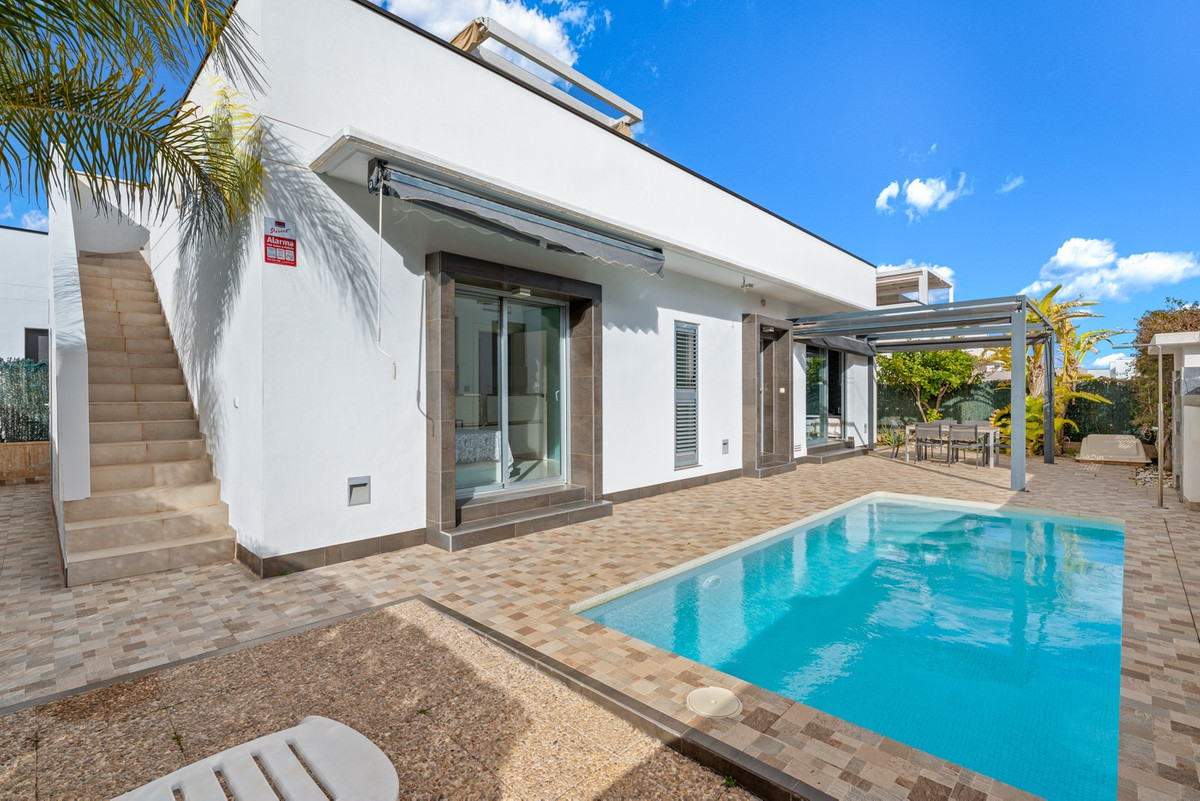 For sale - 3 Bedroom 2 Bathroom House - Detached Villa in Rojales - Ciudad Quesada  - Alicante