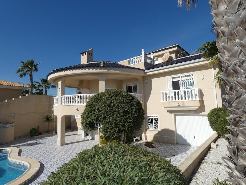 For sale - 4 Bedroom 4 Bathroom House - Detached Villa in Rojales - Ciudad Quesada  - Alicante