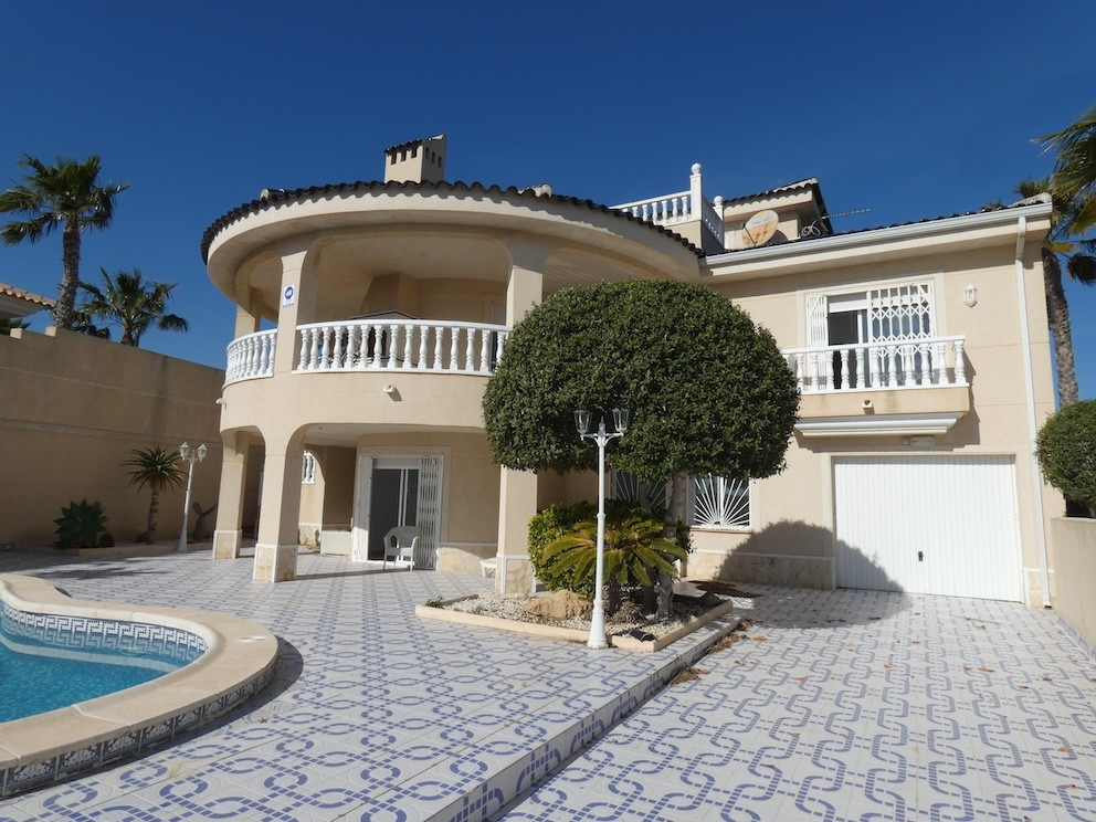For sale - 4 Bedroom 4 Bathroom House - Detached Villa in Rojales - Ciudad Quesada  - Alicante