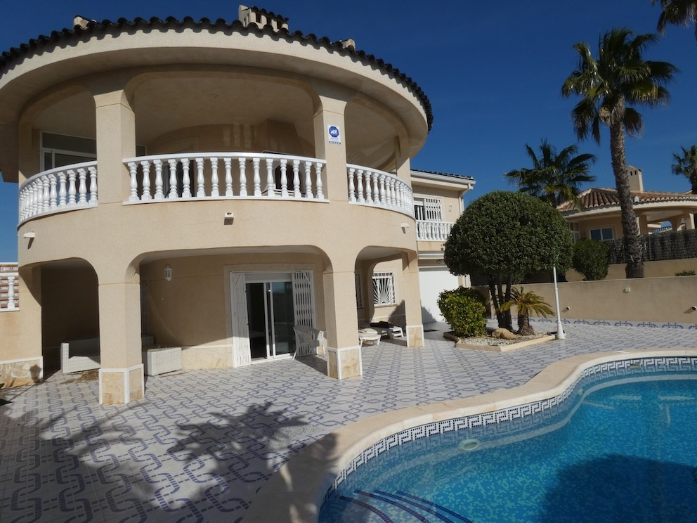 For sale - 4 Bedroom 4 Bathroom House - Detached Villa in Rojales - Ciudad Quesada  - Alicante
