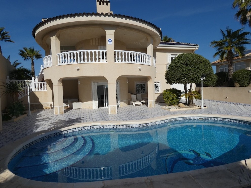 4 Bedroom 4 Bathroom House - Detached Villa in Rojales