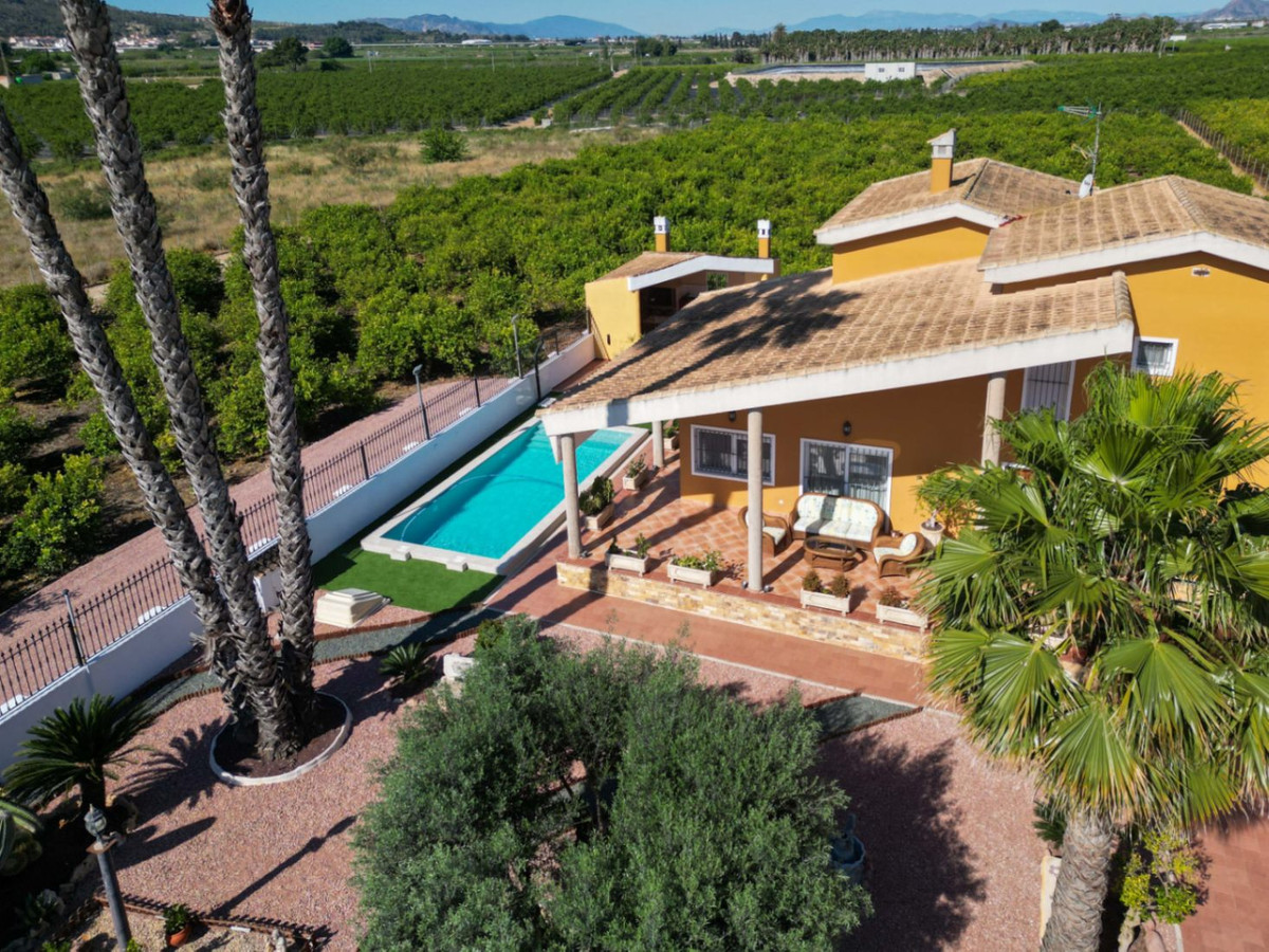 For sale - 5 Bedroom 3 Bathroom House - Detached Villa in Orihuela - Orihuela Centro  - Alicante