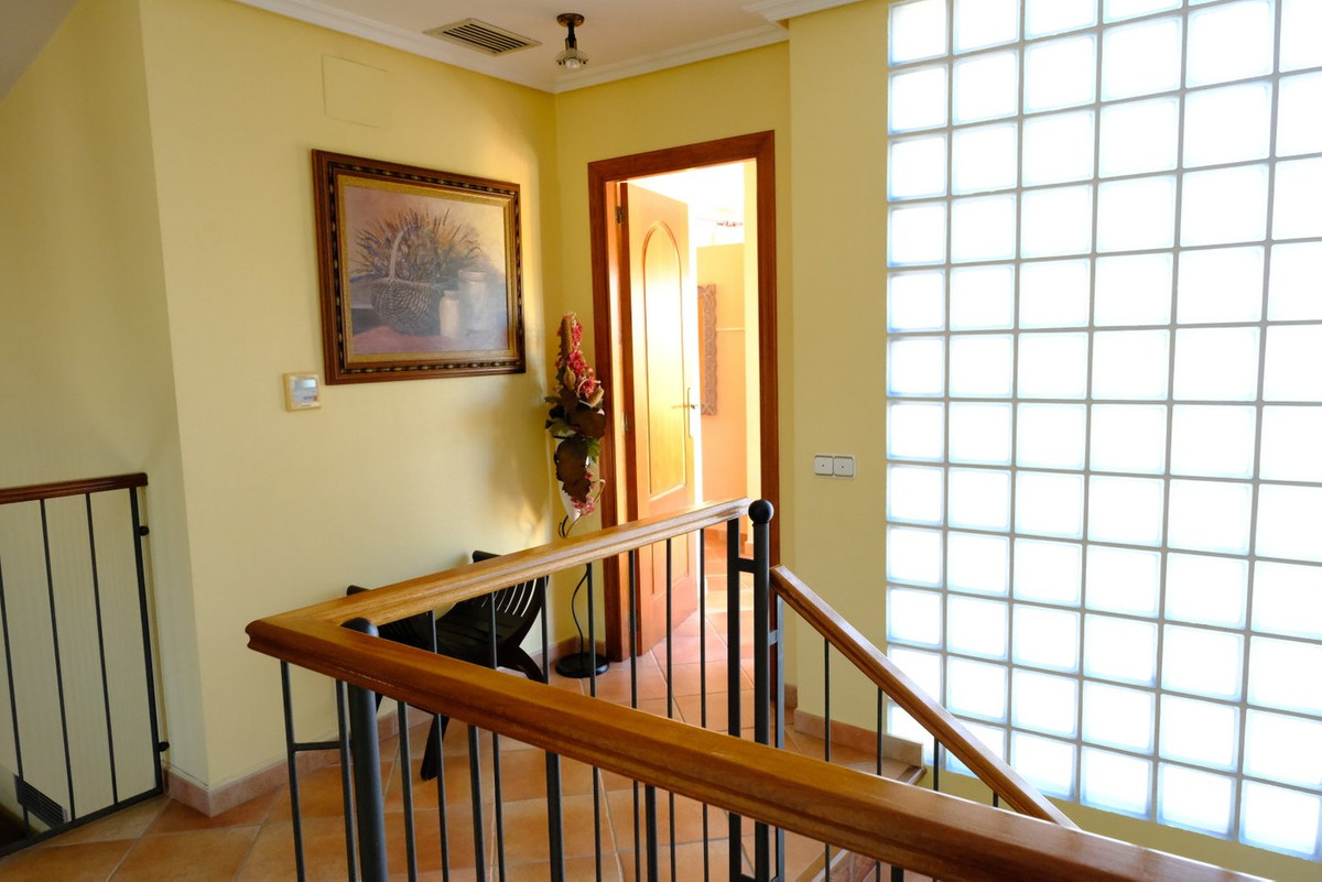 For sale - 5 Bedroom 3 Bathroom House - Detached Villa in Orihuela - Orihuela Centro  - Alicante