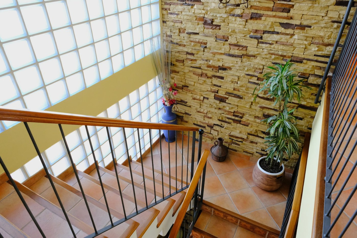For sale - 5 Bedroom 3 Bathroom House - Detached Villa in Orihuela - Orihuela Centro  - Alicante