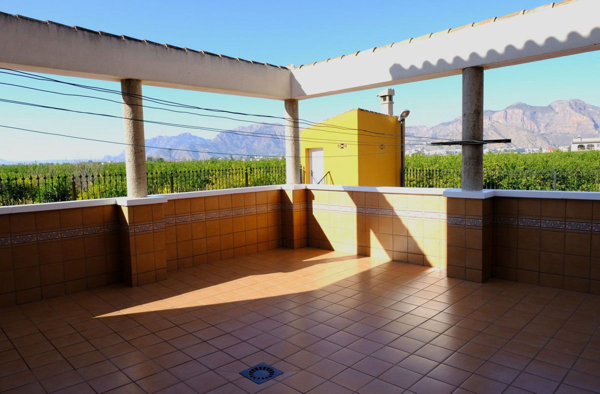 For sale - 5 Bedroom 3 Bathroom House - Detached Villa in Orihuela - Orihuela Centro  - Alicante