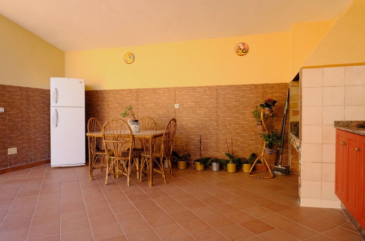 For sale - 5 Bedroom 3 Bathroom House - Detached Villa in Orihuela - Orihuela Centro  - Alicante