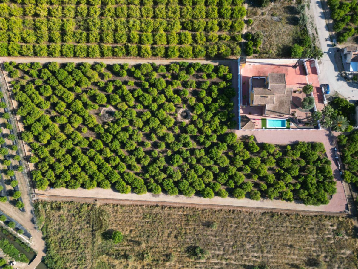 For sale - 5 Bedroom 3 Bathroom House - Detached Villa in Orihuela - Orihuela Centro  - Alicante