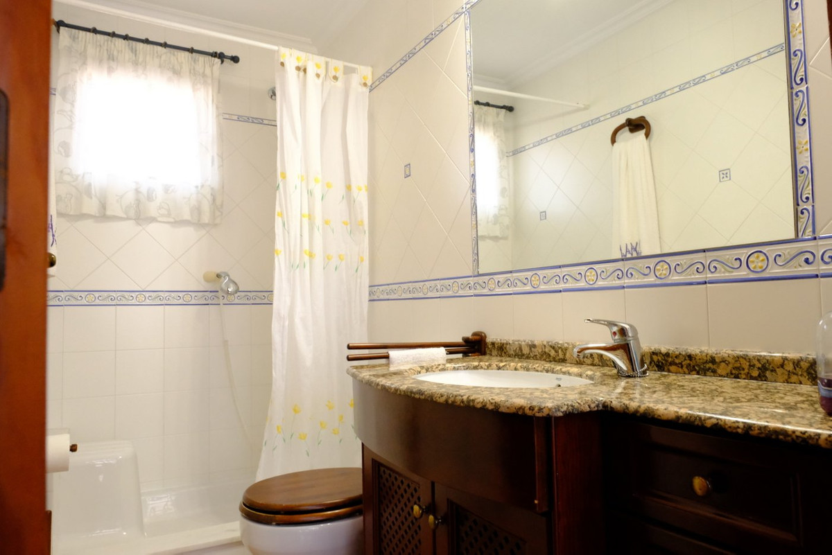 For sale - 5 Bedroom 3 Bathroom House - Detached Villa in Orihuela - Orihuela Centro  - Alicante
