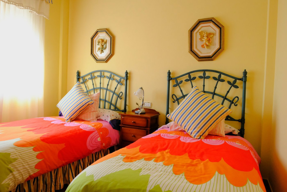 For sale - 5 Bedroom 3 Bathroom House - Detached Villa in Orihuela - Orihuela Centro  - Alicante