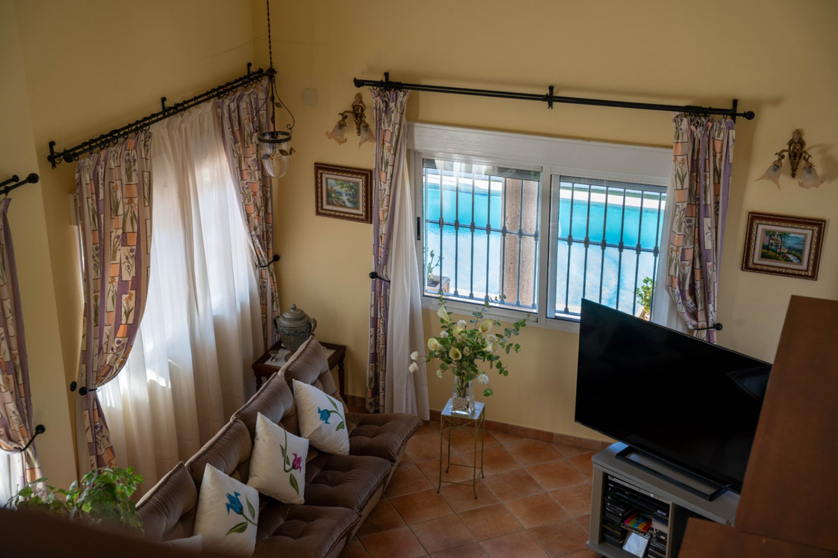 For sale - 5 Bedroom 3 Bathroom House - Detached Villa in Orihuela - Orihuela Centro  - Alicante