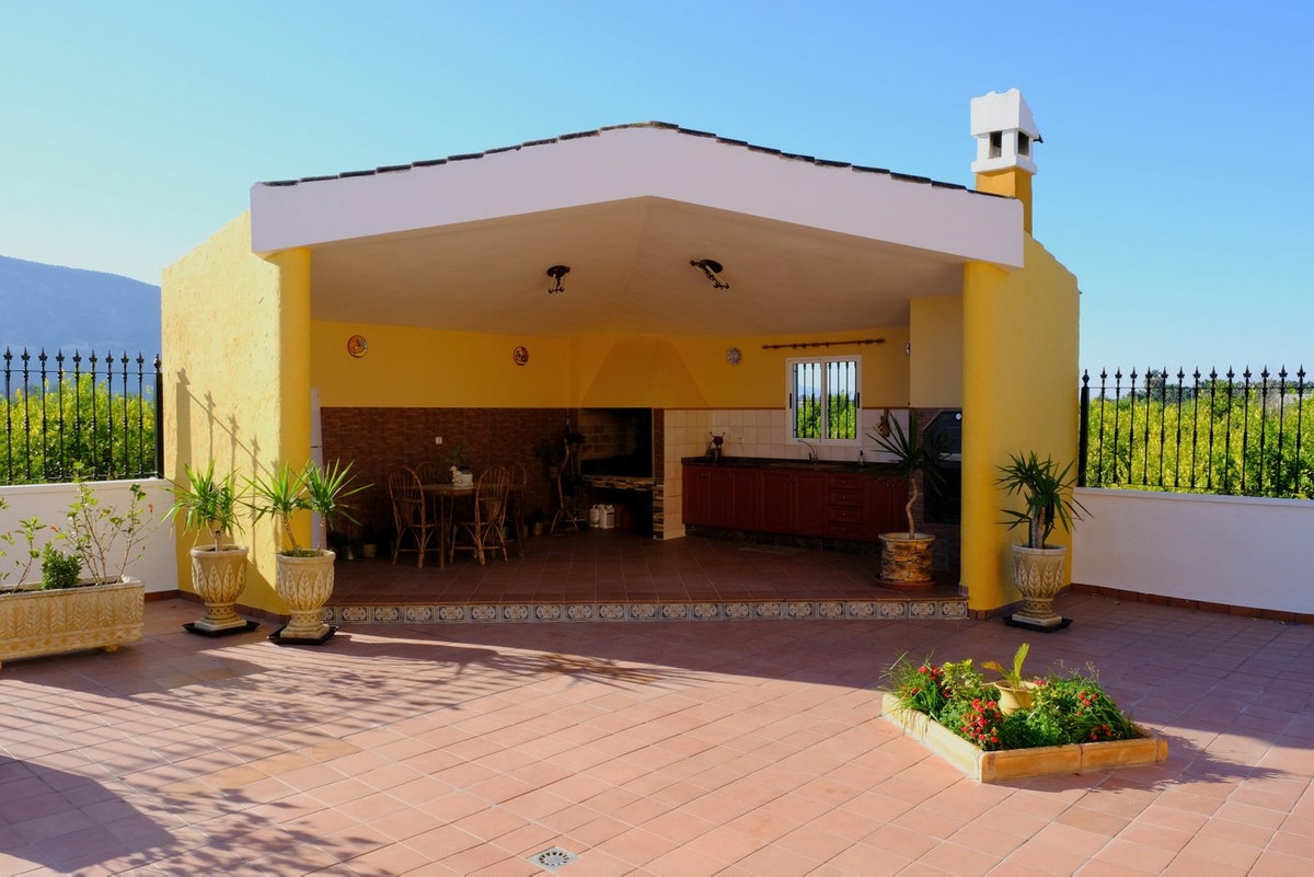 For sale - 5 Bedroom 3 Bathroom House - Detached Villa in Orihuela - Orihuela Centro  - Alicante