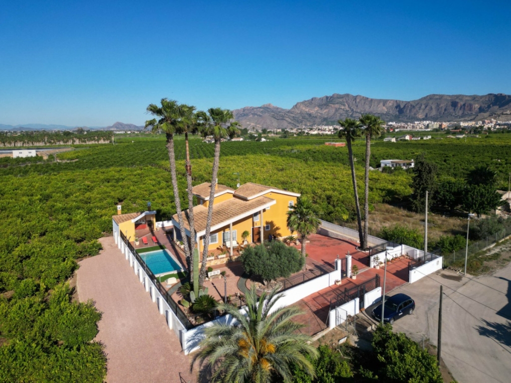5 Bedroom 3 Bathroom House - Detached Villa in Orihuela