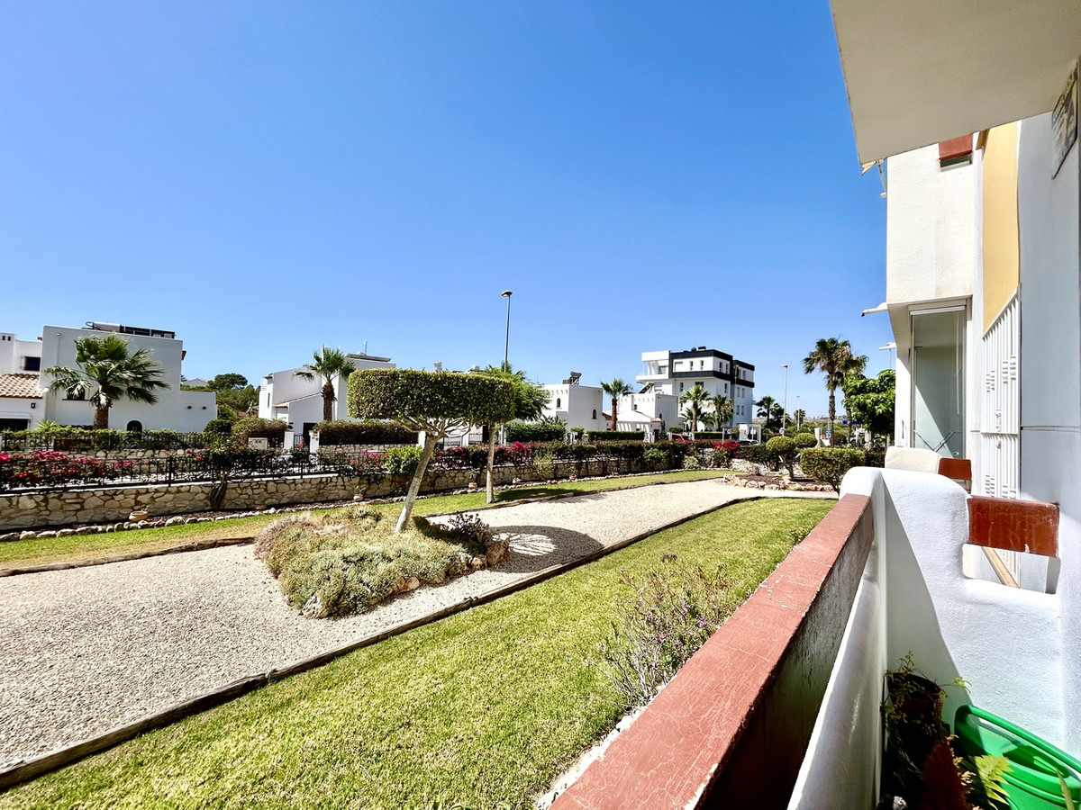 For sale - 2 Bedroom 2 Bathroom Apartment - Ground Floor Apartment in Orihuela - Villamartin  - Alicante