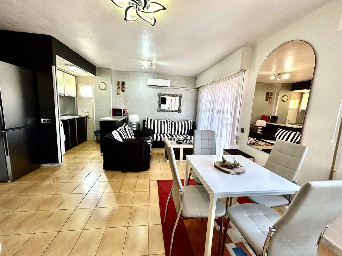 For sale - 1 Bedroom 1 Bathroom Apartment - Middle Floor Apartment in Torrevieja - Torrevieja Centro  - Alicante