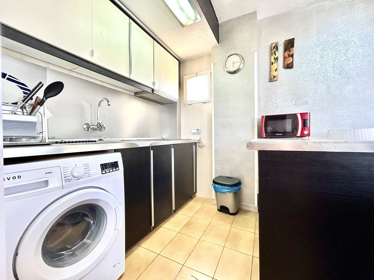 For sale - 1 Bedroom 1 Bathroom Apartment - Middle Floor Apartment in Torrevieja - Torrevieja Centro  - Alicante