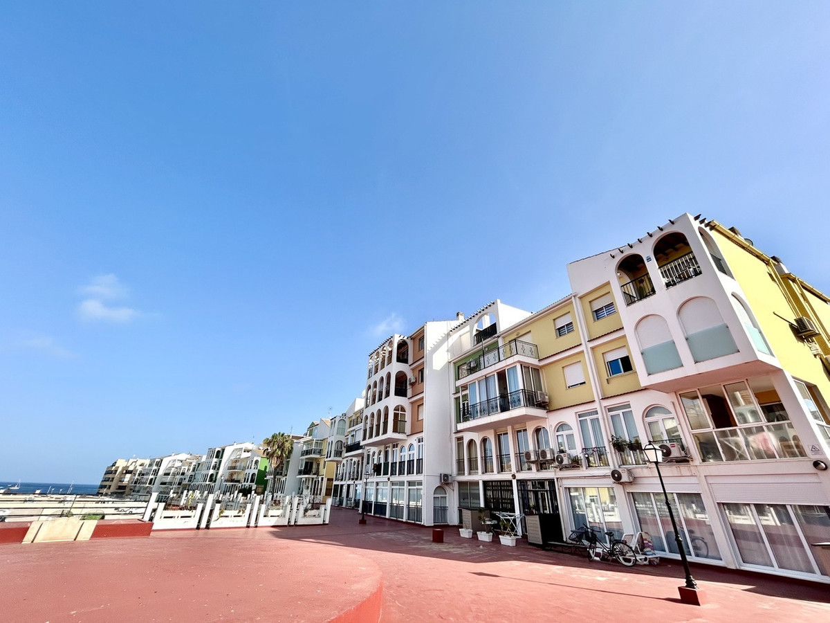 For sale - 1 Bedroom 1 Bathroom Apartment - Middle Floor Apartment in Torrevieja - Torrevieja Centro  - Alicante