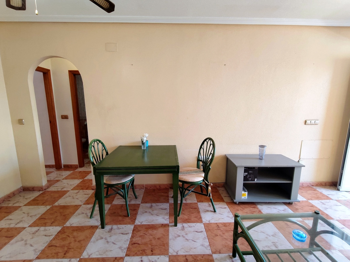 For sale - 2 Bedroom 1 Bathroom Apartment - Middle Floor Apartment in Orihuela - Villamartin  - Alicante
