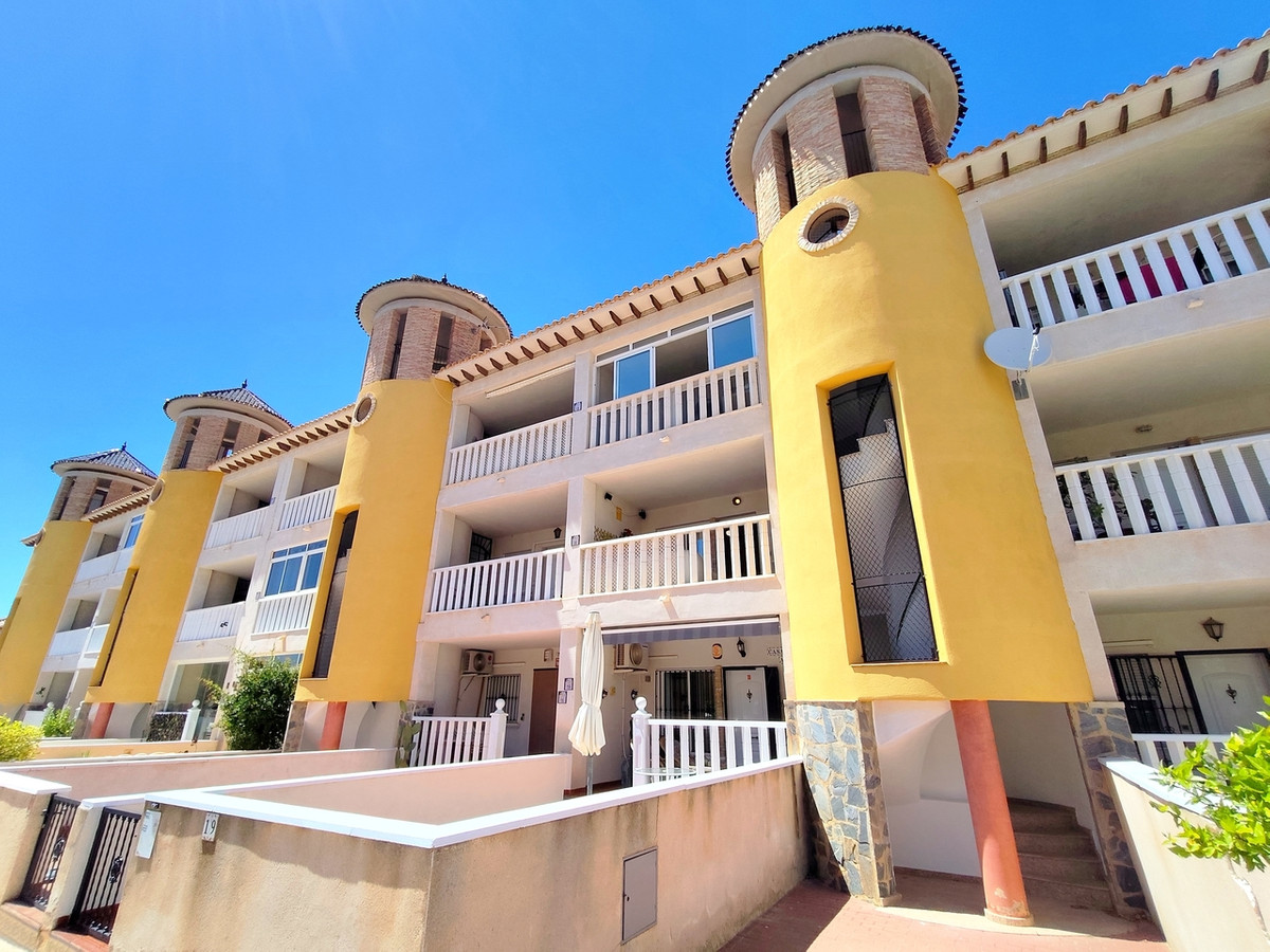 For sale - 2 Bedroom 1 Bathroom Apartment - Middle Floor Apartment in Orihuela - Villamartin  - Alicante