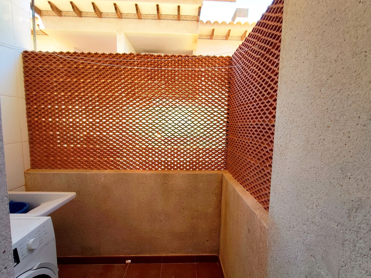 For sale - 2 Bedroom 1 Bathroom Apartment - Middle Floor Apartment in Orihuela - Villamartin  - Alicante