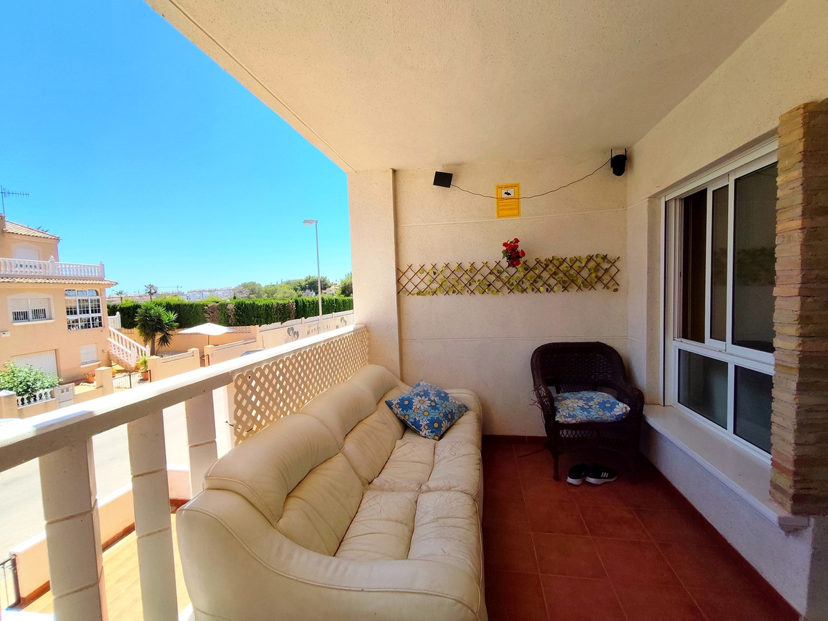 For sale - 2 Bedroom 1 Bathroom Apartment - Middle Floor Apartment in Orihuela - Villamartin  - Alicante