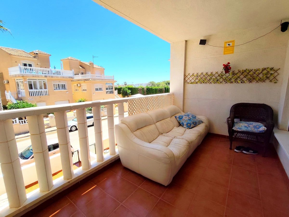 For sale - 2 Bedroom 1 Bathroom Apartment - Middle Floor Apartment in Orihuela - Villamartin  - Alicante