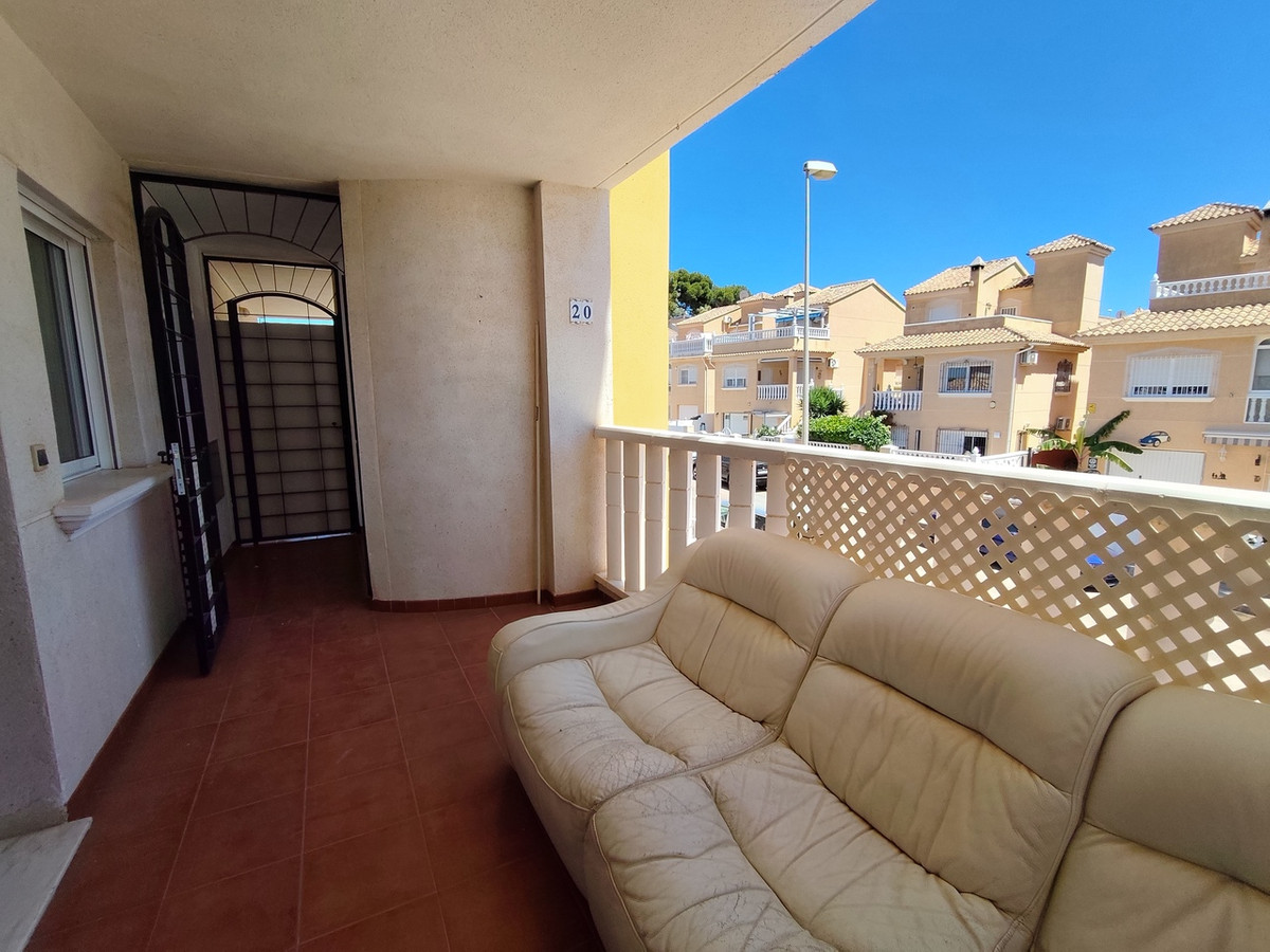 For sale - 2 Bedroom 1 Bathroom Apartment - Middle Floor Apartment in Orihuela - Villamartin  - Alicante