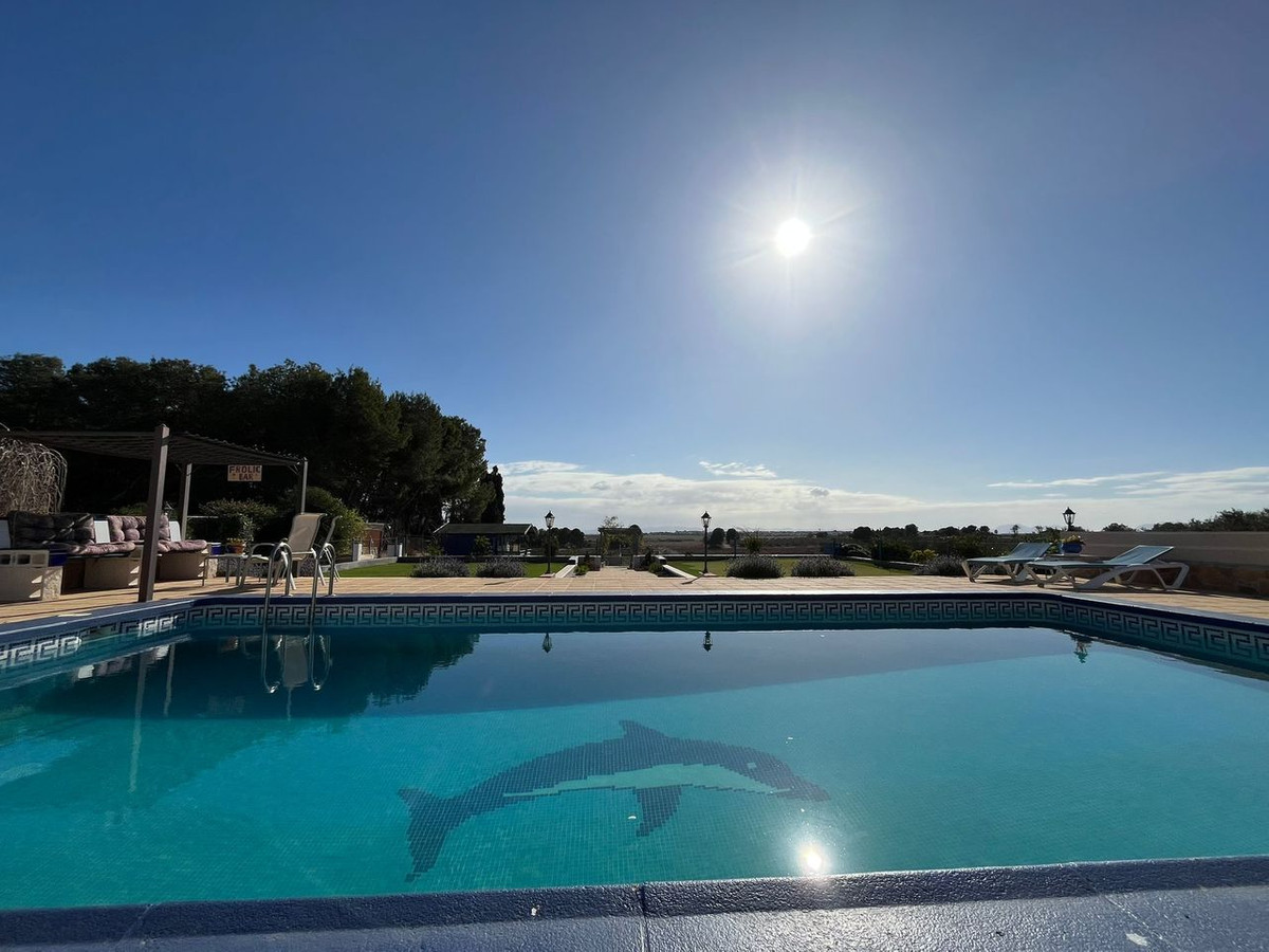 For sale - 6 Bedroom 3 Bathroom House - Detached Villa in Torre-Pacheco - La Torre Golf Resort  - Murcia