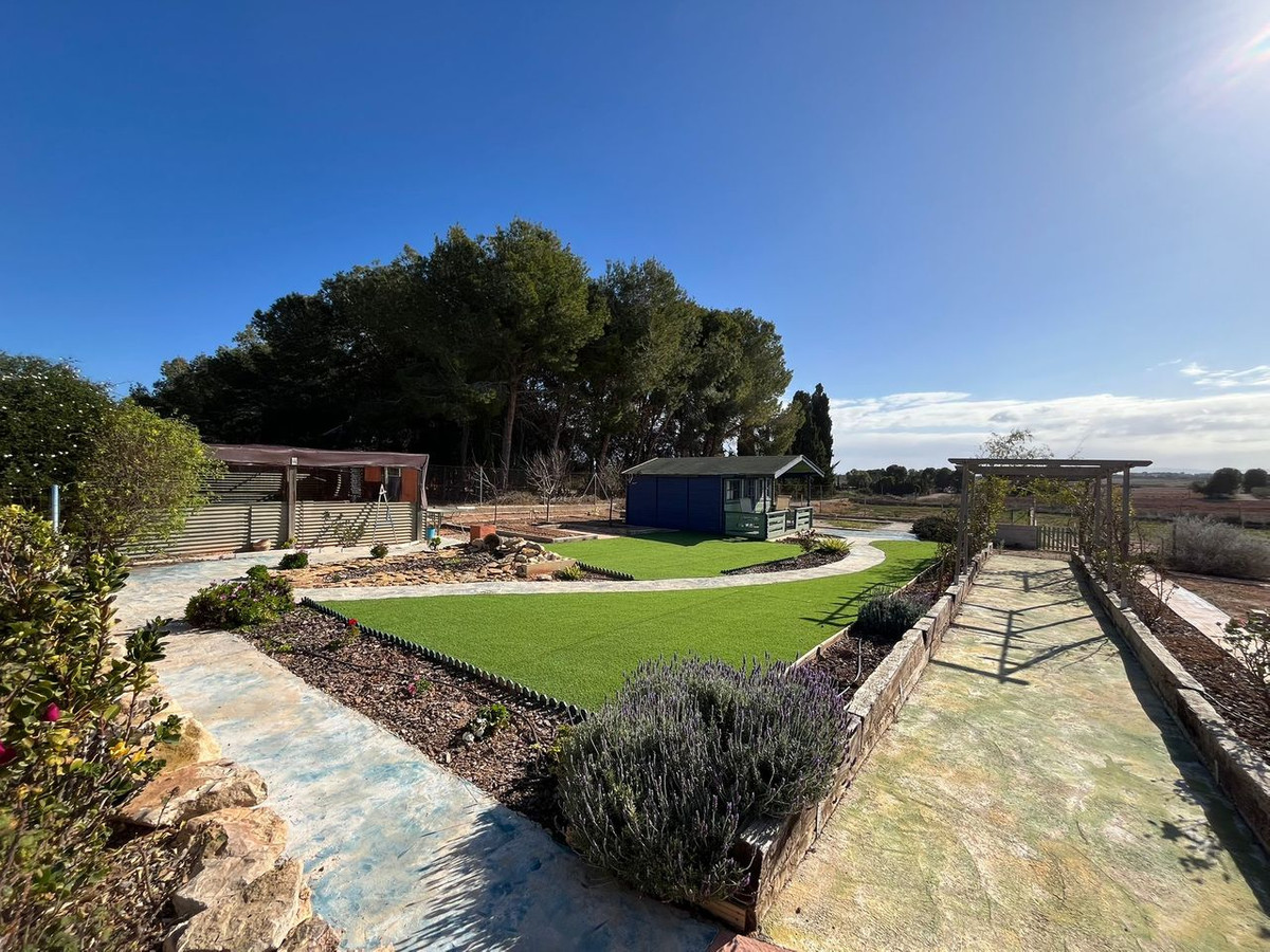 For sale - 6 Bedroom 3 Bathroom House - Detached Villa in Torre-Pacheco - La Torre Golf Resort  - Murcia