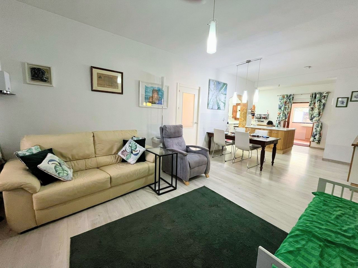 For sale - 6 Bedroom 3 Bathroom House - Detached Villa in Torre-Pacheco - La Torre Golf Resort  - Murcia