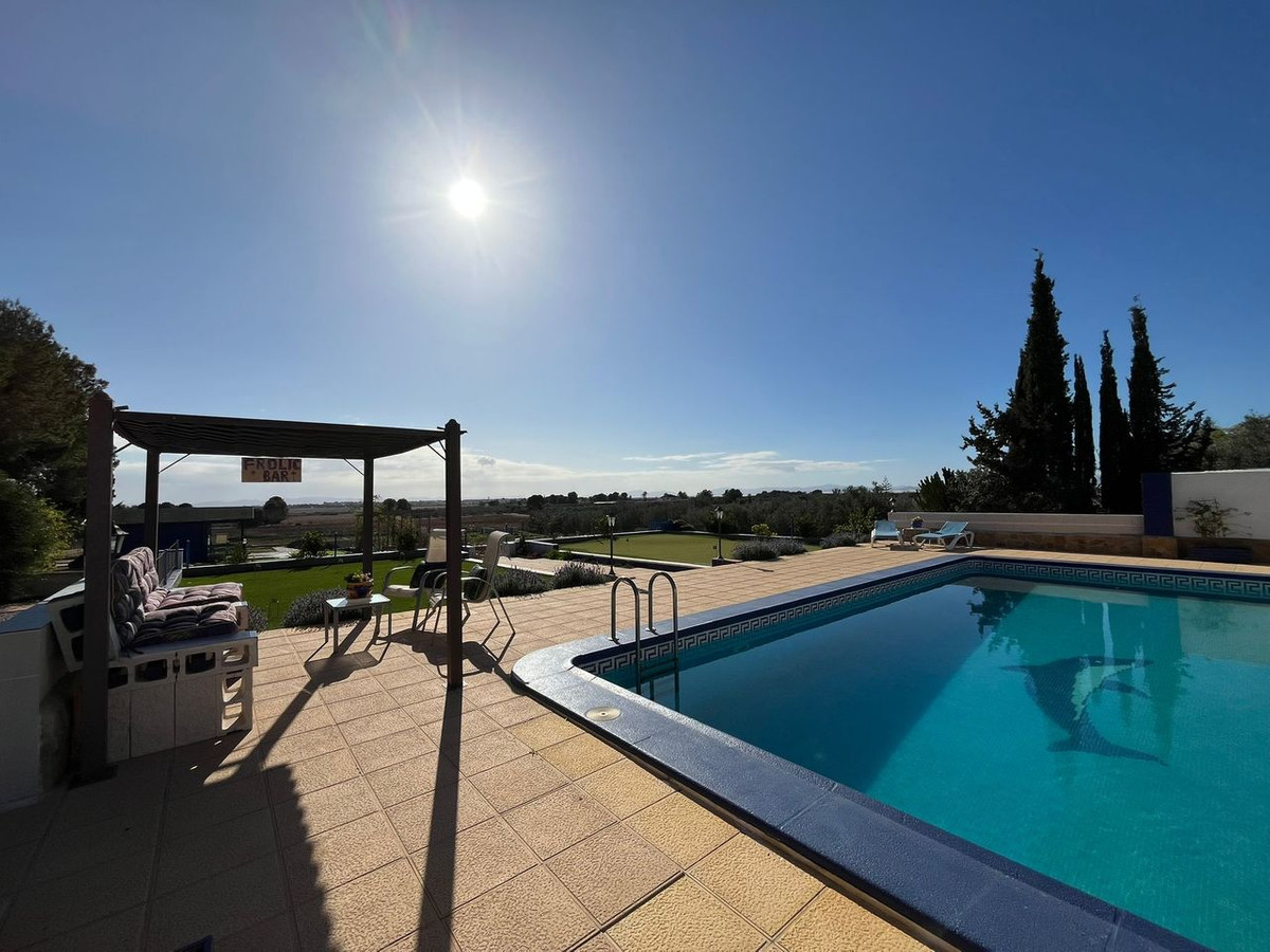 For sale - 6 Bedroom 3 Bathroom House - Detached Villa in Torre-Pacheco - La Torre Golf Resort  - Murcia