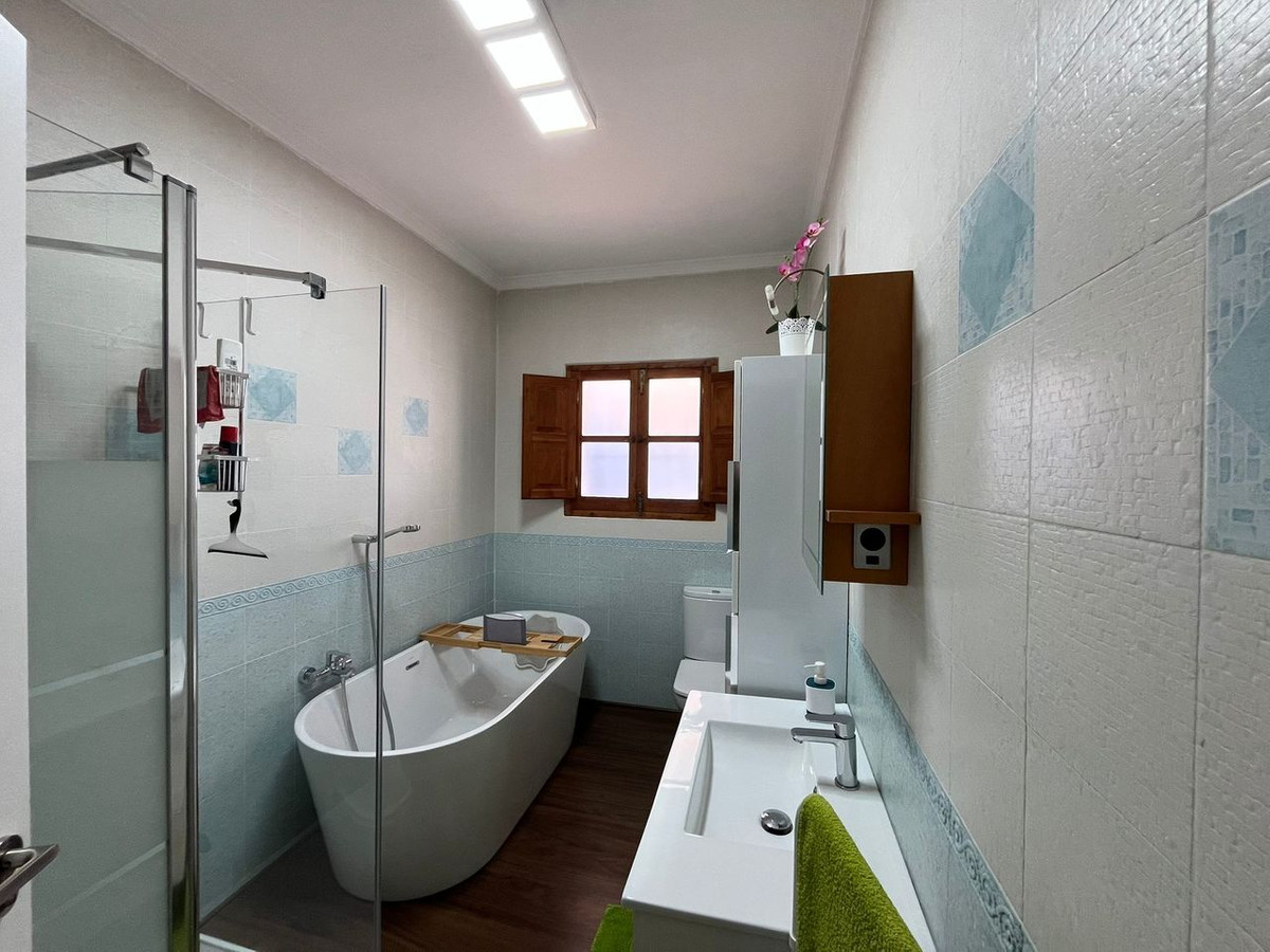 For sale - 6 Bedroom 3 Bathroom House - Detached Villa in Torre-Pacheco - La Torre Golf Resort  - Murcia