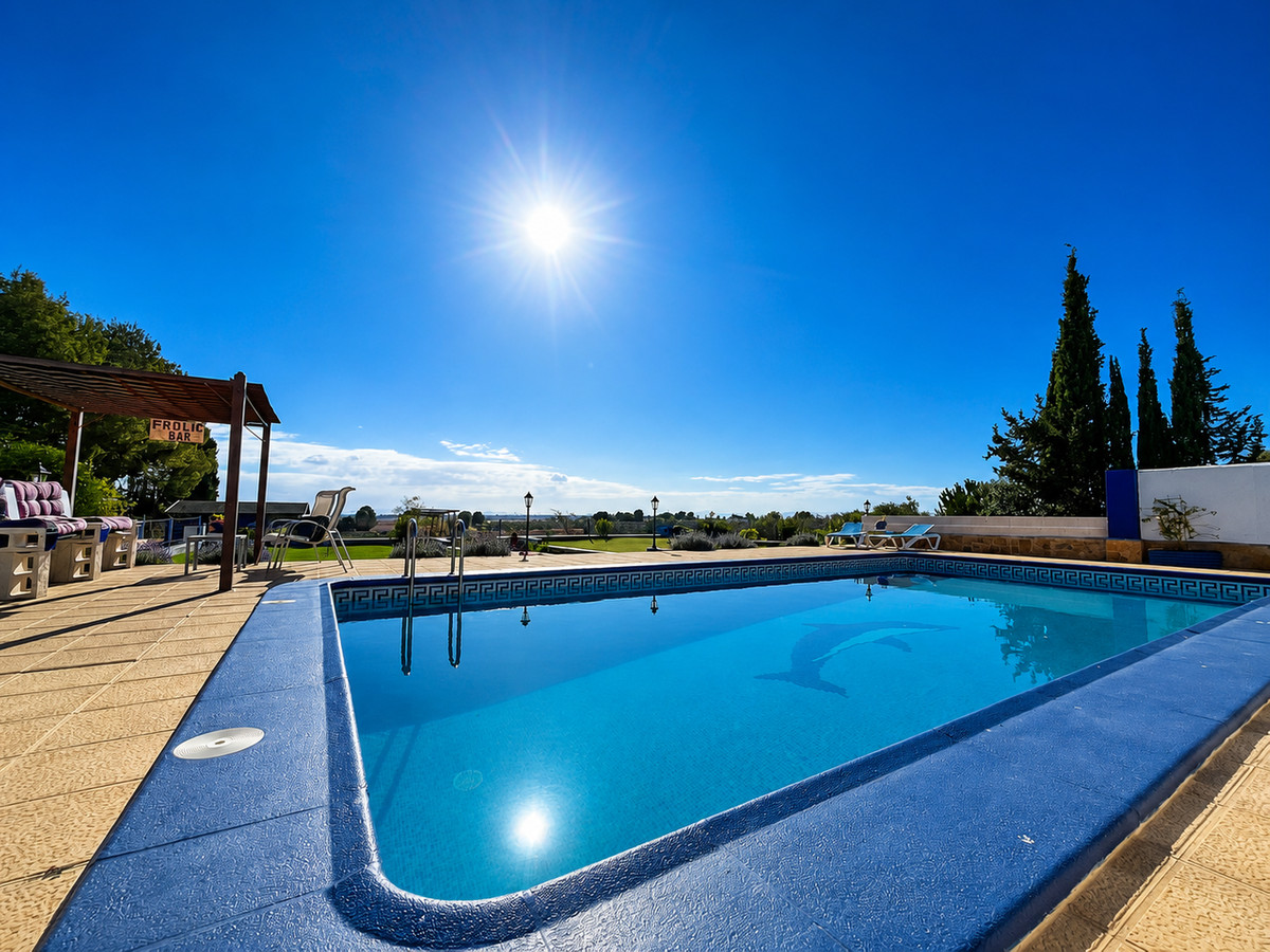 For sale - 6 Bedroom 3 Bathroom House - Detached Villa in Torre-Pacheco - La Torre Golf Resort  - Murcia