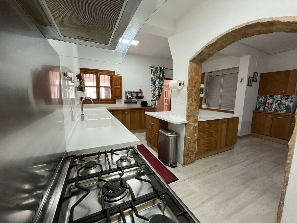 For sale - 6 Bedroom 3 Bathroom House - Detached Villa in Torre-Pacheco - La Torre Golf Resort  - Murcia